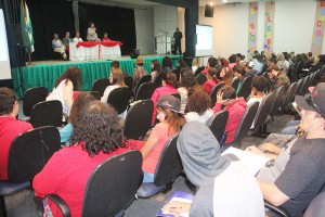 Mais de 250 pessoas estiveram no local, entre elas, crianças e adolescente do município que participaram ativamente da conferência