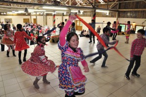 A abertura contou com apresentação de dança de 16 alunos, do 4° ano da Escola Municipal Isolina Ceccon