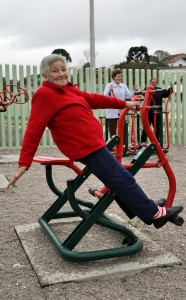 A atividade física também pode ser uma grande aliada da saúde e ajudar os idosos a conviver melhor com o frio
