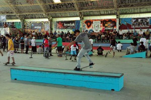 Dia do Skate de Colombo, foi comemorado neste domingo na quadra Social Plaza, no Guaraituba