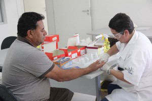 Testes de glicemia, odontológicos, HIV e hepatite B foram realizados durante a campanha Agosto Azul