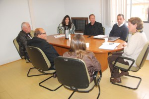Durante reunião com representantes do Sismucol na Prefeitura foram apresentadas as impossibilidades de se aplicar a data base