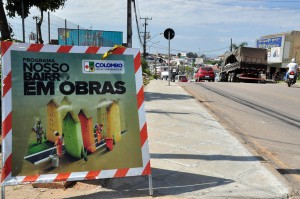 A Rua Roberto Lambach Falavinha contará, até o final do ano, com 682 metros de calçadas reformadas