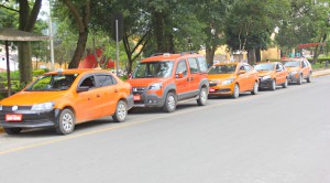 Atualmente estão em circulação no município 154 vans escolares e 65 táxis