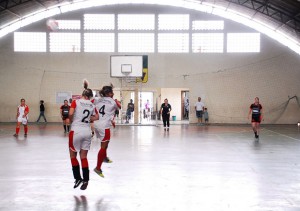 No Torneio Solidário de Futsal Feminino 18 equipes participaram e 360 quilos de alimentos foram arrecadados. 