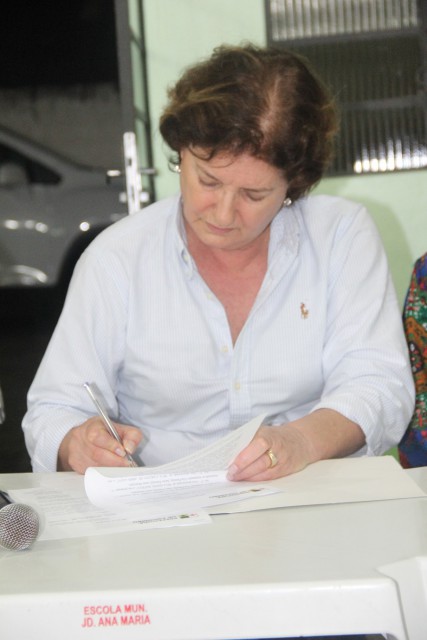 A Prefeita de Colombo, Beti Pavin autorizou o início da construção da Escola de Tempo Integral.