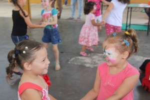 Mais de 350 crianças do Centro Municipal de Educação Infantil (CMEI) Cantinho Feliz participaram de atividades de integração com a família.