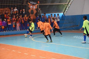 Aproximadamente 300 crianças e adolescentes do Projeto Pró-Criando Monte Castelo, São Dimas Irmão Caçula e Santa Fé disputaram modalidades esportivas. 