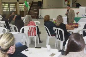 O Secretário de Saúde, Darci Martins Braga ministrou uma palestra sobre “A Enfermagem Atual”, e parabenizou os profissionais de enfermagem.