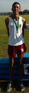 Aatleta Franckelli Oliveira campeão das provas de salto em distância e 100m para deficientes visuais.