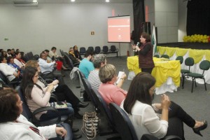 No evento aconteceu a palestra da Assistente Social e professora da PUC-PR, Marcia Terezinha Oliveira 