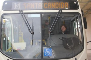 Prefeita Beti Pavin na nova linha de ônibus, a S31-Roça Grande (Colombo)/Santa Cândida (Curitiba)
