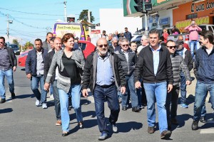 Prefeita Beti Pavin acompanhada do Governador Beto Richa e também do prefeito de Curitiba, Rafael Greca estiveram nas obras da Rua da Pedreira