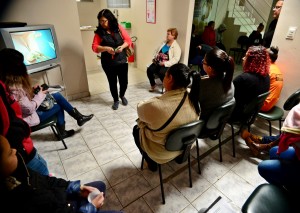 Durante a coleta dos exames, a equipe de profissionais da saúde buscou orientar as mulheres colombenses sobre a prevenção do câncer de mama e o autoexame.
