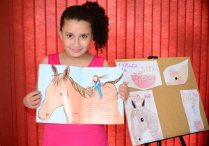 A mostra faz parte de uma coletânea de desenhos recriados dos livros lidos pela pequena Anna Flávia, de nove anos.