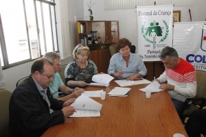A Prefeita Beti Pavin assinou um Termo de Cooperação Técnica juntamente com a Pastoral da Criança, representada pela Paróquia Santa Terezinha de Lisieux.