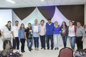 A Prefeita Beti Pavin e o Secretário da Saúde Darci Martins Braga também entregaram o certificado do concurso de Receitas Agente Saudável 2017.