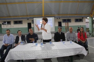 Prefeita Beti Pavin em audiência pública no Guaraituba anuncia as obras de uma arena para práticas esportivas