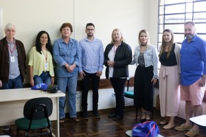 A Prefeita de Colombo Beti Pavin participou da ação desenvolvida no Centro de Referência de Assistência Social - CRAS -Roça Grande em parceria com o Seja Digital.