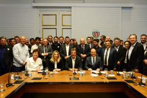 Ministro e governador anunciam repasses para ampliar a oferta de consultas, exames e cirurgias e também para o novo Centro de Especialidades do Paraná